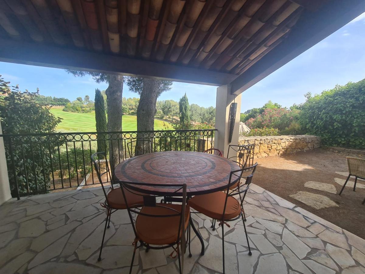 Superbe Villa-Domaine Avec Golf Piscine Et Tennis แซ็งต์-ซีร์-ซูร์-แมร์ ภายนอก รูปภาพ