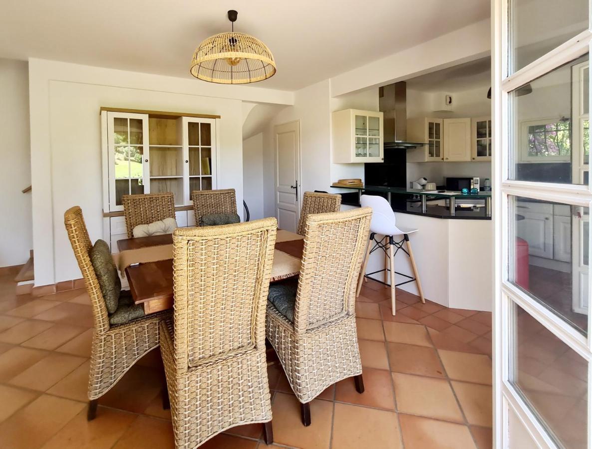 Superbe Villa-Domaine Avec Golf Piscine Et Tennis แซ็งต์-ซีร์-ซูร์-แมร์ ภายนอก รูปภาพ
