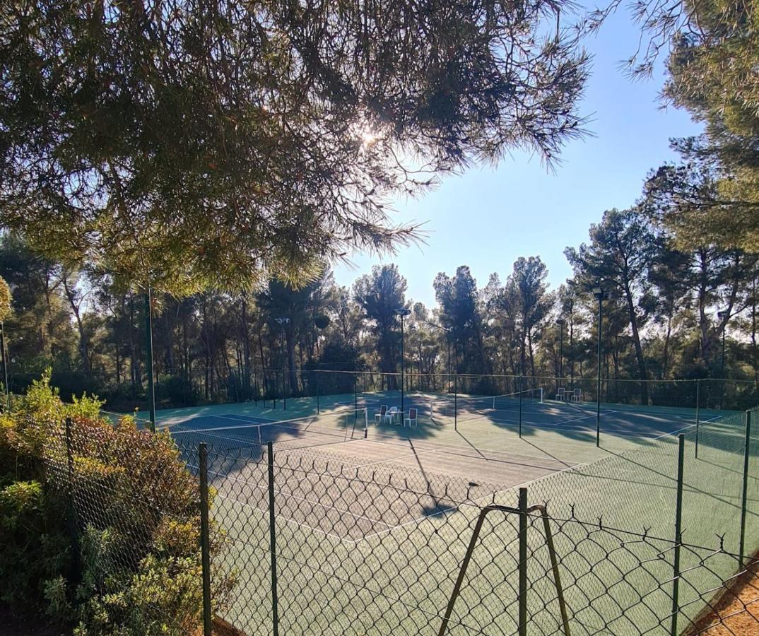 Superbe Villa-Domaine Avec Golf Piscine Et Tennis แซ็งต์-ซีร์-ซูร์-แมร์ ภายนอก รูปภาพ